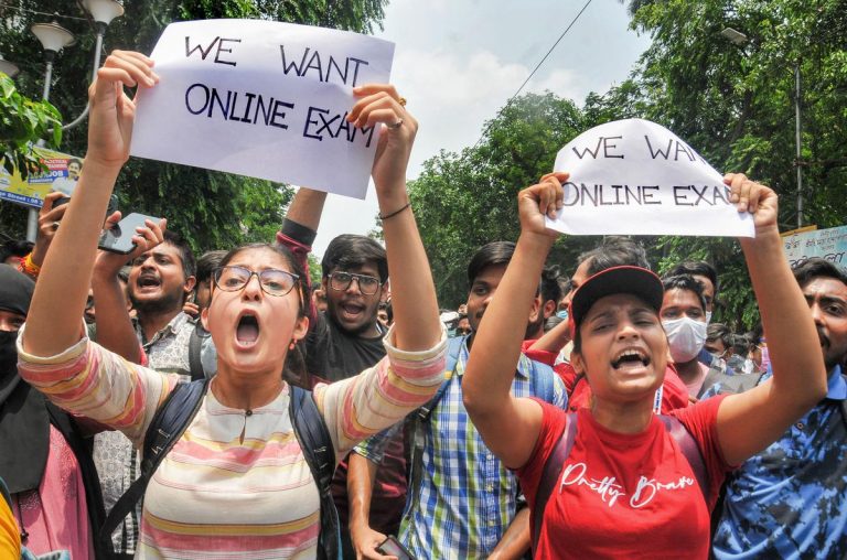ছেলেরা এতদিন অনলাইনে কী পড়েছে, অভিভাবকরা এবার বুঝলেন তো?‌